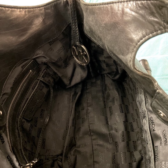 Michael Kors Large Saddle/Travel Bag - Picture 4 of 5